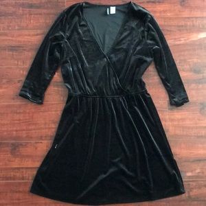 Black velvet mini dress long sleeve